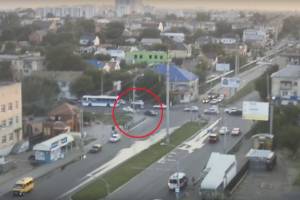 Появилось видео аварии с участием такси на улице Кирова. Пострадал пассажир