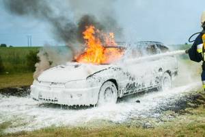 Астраханец едва не сгорел заживо в собственном автомобиле