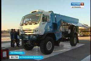 Генеральную тренировку перед мировой гонкой "Дакар проходит в Астраханских степях.