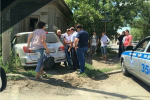 В Астрахани водитель Ниссана влетел в дом