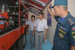 Глава региона Александр Жилкин посетил новое пожарное депо в с. Барановка