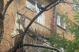 В Астрахани в 61-м доме по улице Н. Островского обрушился балкон (подробности)