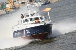 В День ВМФ в Астрахани военные корабли «станцевали» вальс на воде