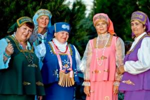 Астраханцы поют и танцуют на русских вечерках