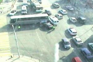 В Астрахани водитель автобуса потерял сознание, сбил пешеходов и умер
