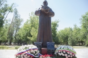Торжественно открыт: В Астрахани увековечили память Омара Хайяма