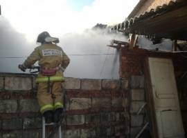 В Астрахани из-за короткого замыкания сгорел дом
