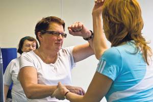 В Астрахани десять пенсионерок пройдут курсы самообороны