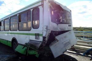 10 человек пострадали в результате столкновения автобусов в Астрахани