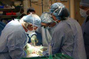 СМИ: Хирург успешно провел операцию по пересадке головы