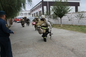 Лучшее звено газодымозащитной службы работает в пожарно-спасательной части №2