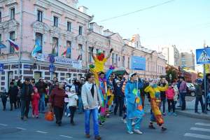 Астраханцы присоединились к кукольному шествию