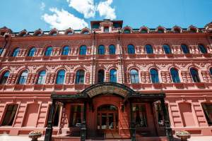 В центре Астрахани завершается реконструкция старейшей гостиницы