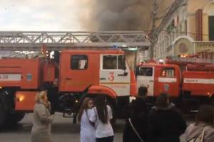 В Астрахани выясняют, почему начался пожар на рынке Большие Исады