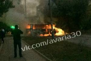 Кадры горящего в Астрахани автобуса попали в Интернет