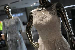 Астраханцы смогут подать заявление на брак в торговом центре