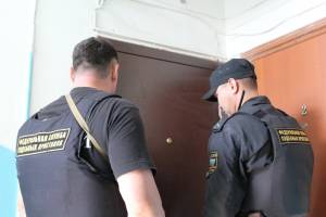 Судебные приставы арестовали магазин в Астраханской области
