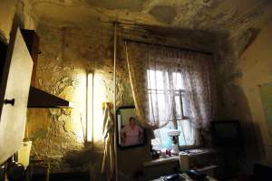 Жизнь в «холодильнике». Астраханцам выдают квартиры в аварийном доме