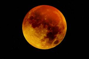 Астраханцы смогут увидеть гигантскую луну впервые с 1948 года