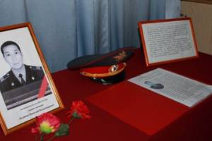 В Астрахани на месте гибели полицейского открыли мемориальную доску