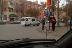 В Астрахани устанавливают новые светофоры