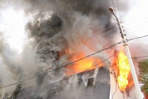 Крупный пожар в Астраханской области. Есть пострадавшие