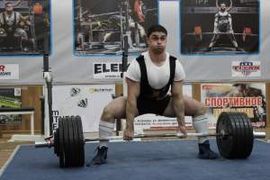 Астраханский спортсмен поднял почти тонну