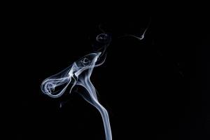 Курение отвлекает от работы 58% астраханцев