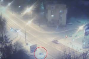 В Астрахани иномарка снесла светофор