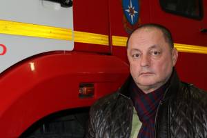 Пожарный на пенсии спас женщину из горящего дома в Астрахани