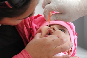 В детских поликлиниках региона проводится плановая вакцинация против полиомиелита