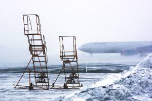 В Астрахани самолет сел на обледеневшую полосу