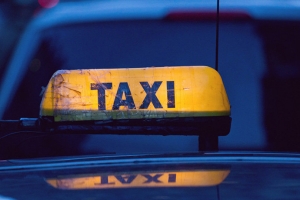 Пьяный житель Астрахани угнал автомобиль у 19-летнего таксиста