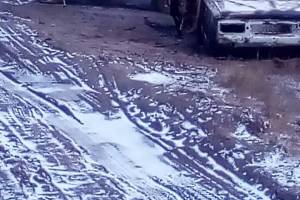 В Астраханской области неизвестный поджег 2 автомобиля