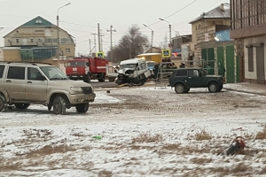В Астрахани маршрутное такси №107 врезалось в опору ЛЭП