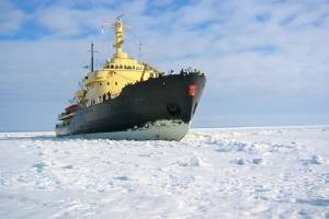 11 моряков застряли во льдах Волго-Каспийского канала