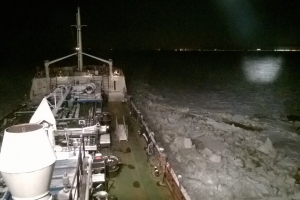 Ещё одно судно застряло во льдах Волго-Каспийского морского судоходного канала