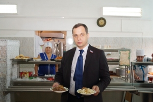 У депутатов Астраханской облдумы есть нарекания к столовым в сельских школах