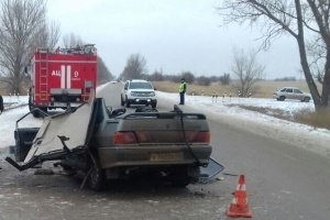 В Астраханской области в результате лобового столкновения погибла девушка, водитель и двое пассажиров госпитализированы