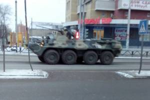 На улицы Астрахани вывели военную технику