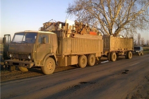 Пограничники задержали в Астраханской области КамАЗ, гружённый чёрным металлом