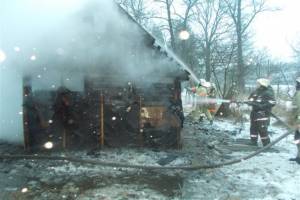 Труп мужчины обнаружен в сгоревшей бане в Астраханской области