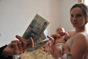 В Астраханской области мать получила пособие по уходу за ребёнком после вмешательства прокуратуры