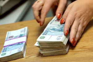 Астраханка украла у своих знакомых 800 тысяч рублей