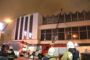 Пожар на здании кинотеатра "Октябрь" полностью ликвидирован
