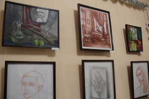 Работы молодых астраханских художников выставили в библиотеке имени Крупской