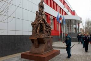В Астрахани почтили память пожарных-спасателей