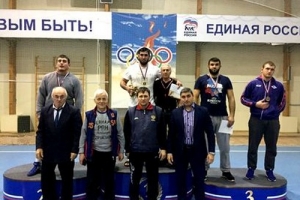Астраханцы привезли три медали с ростовских соревнований по греко-римской борьбе