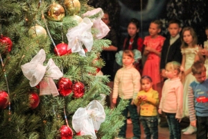 Астраханские дети-сироты побывали на «Новогодней перезагрузке»