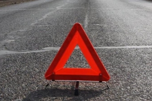 В Астраханской области на объездной дороге машина снесла ограждение Погибла девушка